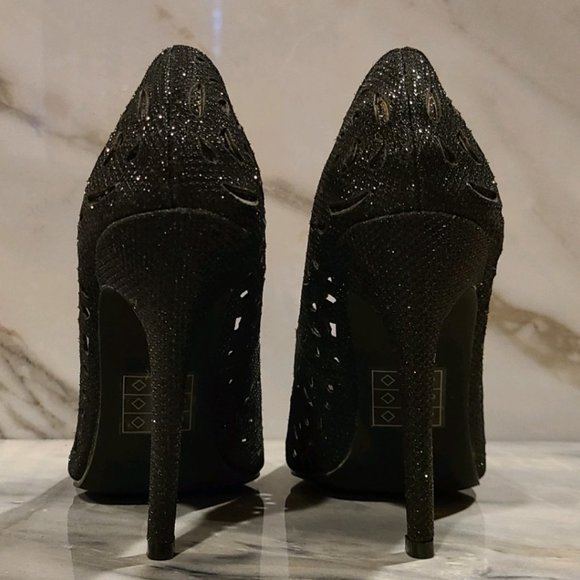 Celeste-Nicholas Black Glitter Perforated Pointy Toe Pumps 6.5 - Picture 1 of 7